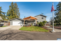 1733 E Woodhaven